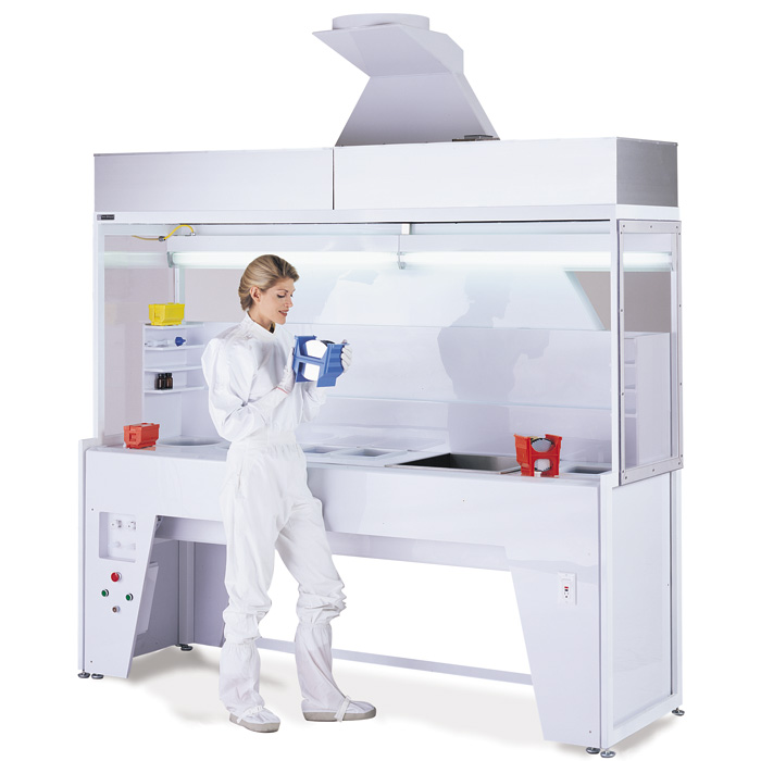 What are the differences between vertical and horizontal laminar flow hoods?